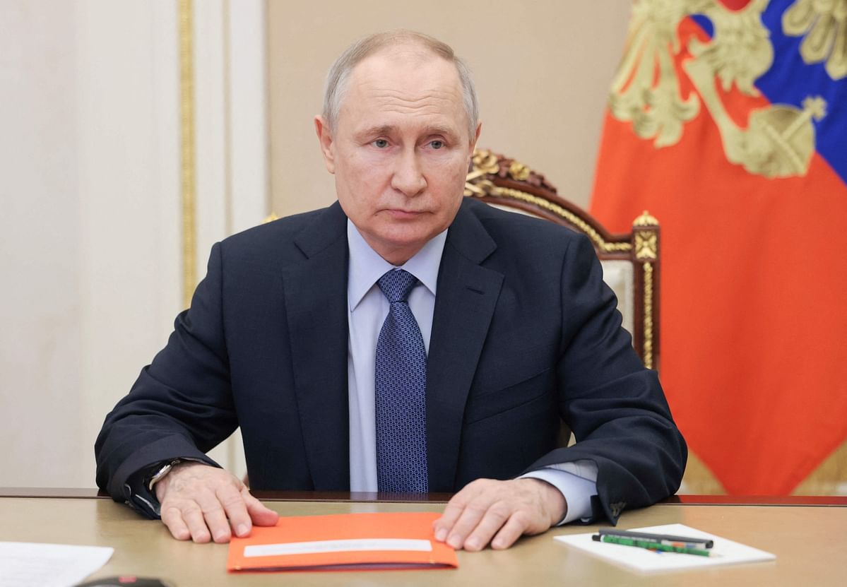 Putin visits Crimea on anniversary of its annexation from Ukraine | Prothom Alo