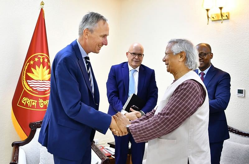 Martin Raiser, vice president of the World Bank’s South Asia region met chief adviser professor Muhammad Yunus at his Tejgaon office in Dhaka on 19 September  