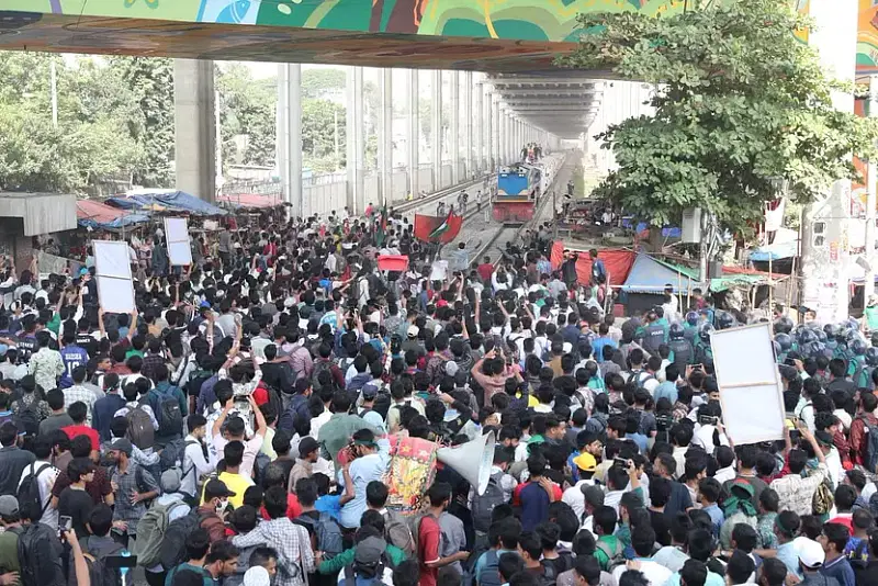 Inter city train, Upakul Express travelling from Noakhali to Dhaka, was leaving bypassing the blockade around 11:45 am on 18 november 2024. Failing to stop the train students started pelting stones at it. At one point the train slowed down and left the spot.