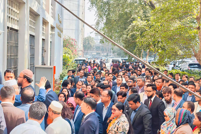 The officials of the admin cadre gathered in front of secretariat’s building no. 3 around 11:30am today 