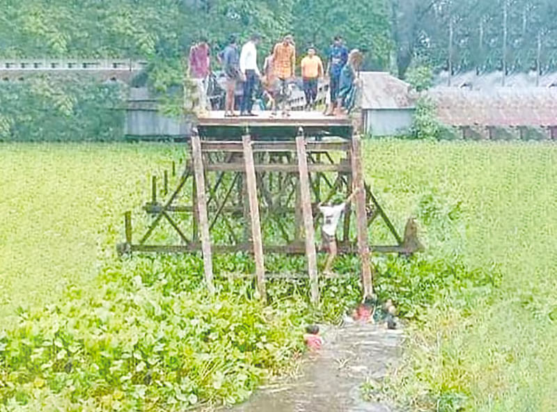 This rickety bridge was not included in the list of those iron bridges. Later LGED included this in the project 