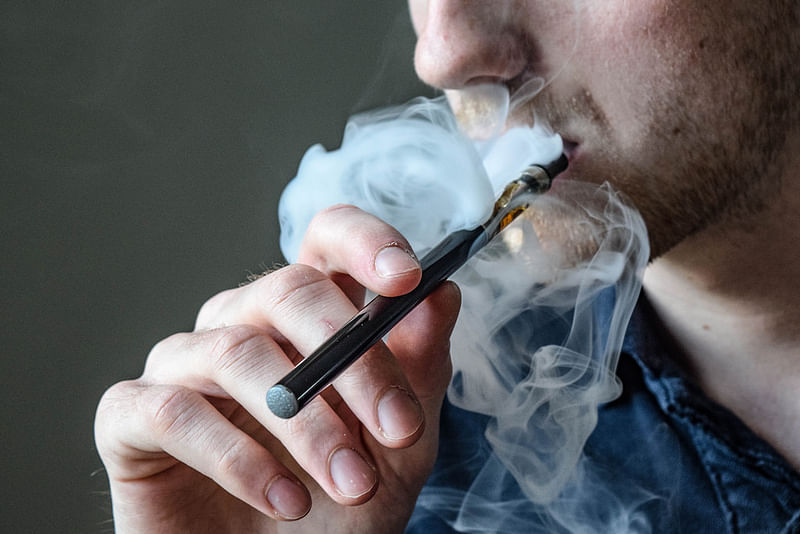 Teens are more likely to try e cigarettes if their parents smoke