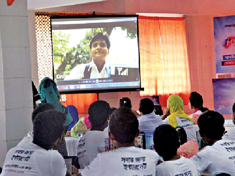 জ ল পর য য চলছ আই জ ন উৎসব প রথম আল